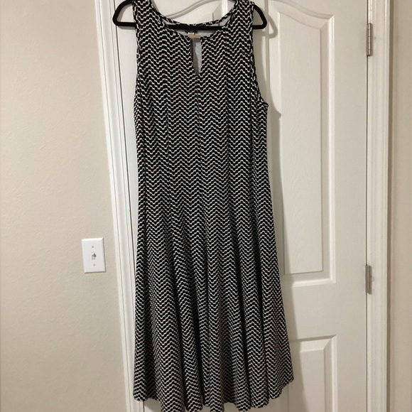Haani Black and White Chevron Dress - Picture 1 of 3